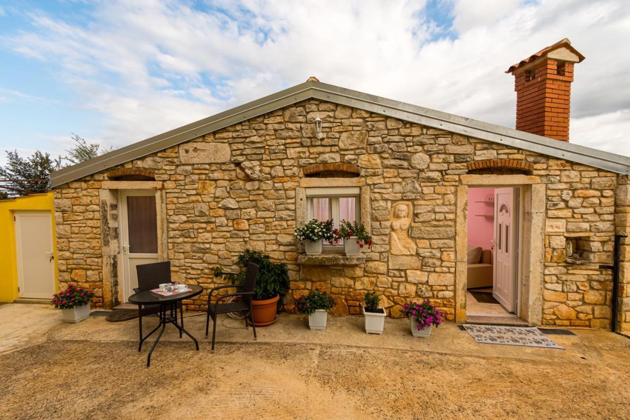 רוביני Lovely House מראה חיצוני תמונה