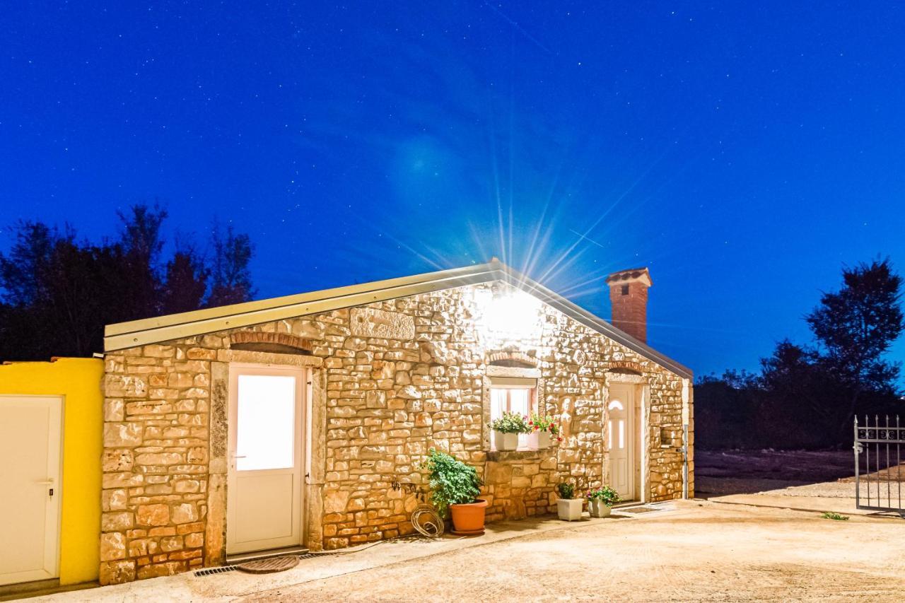 רוביני Lovely House מראה חיצוני תמונה